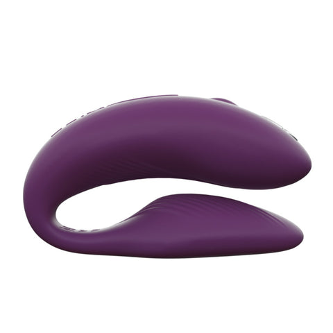 we-vibe couples vibrator – soft silicone finish close-up